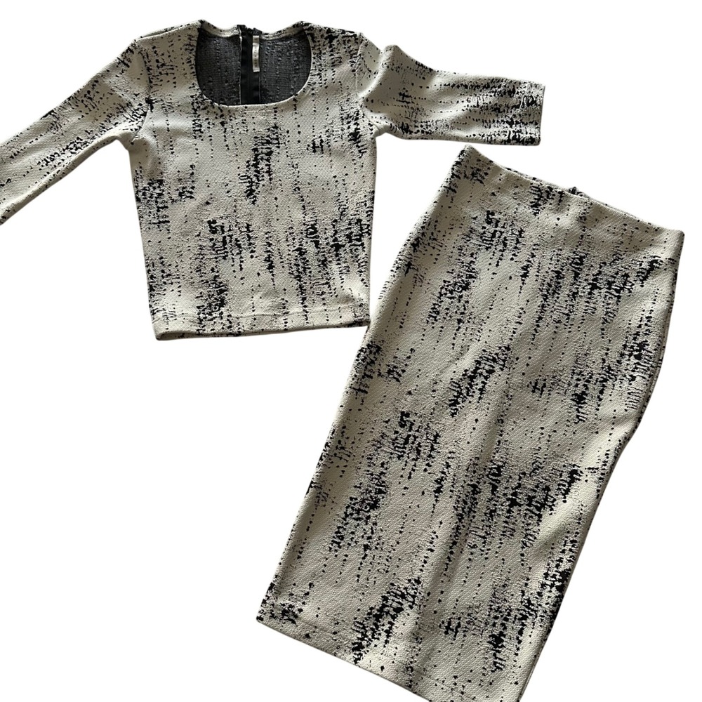 Nadia Tarr NY Abstract‎ Print Two-Piece Set - Pencil Skirt & Crop Top